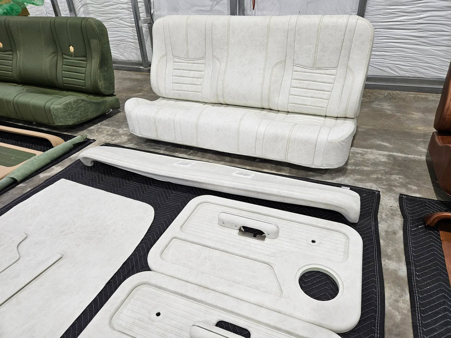 Signature '61-'79 F-series direct bolt in seat