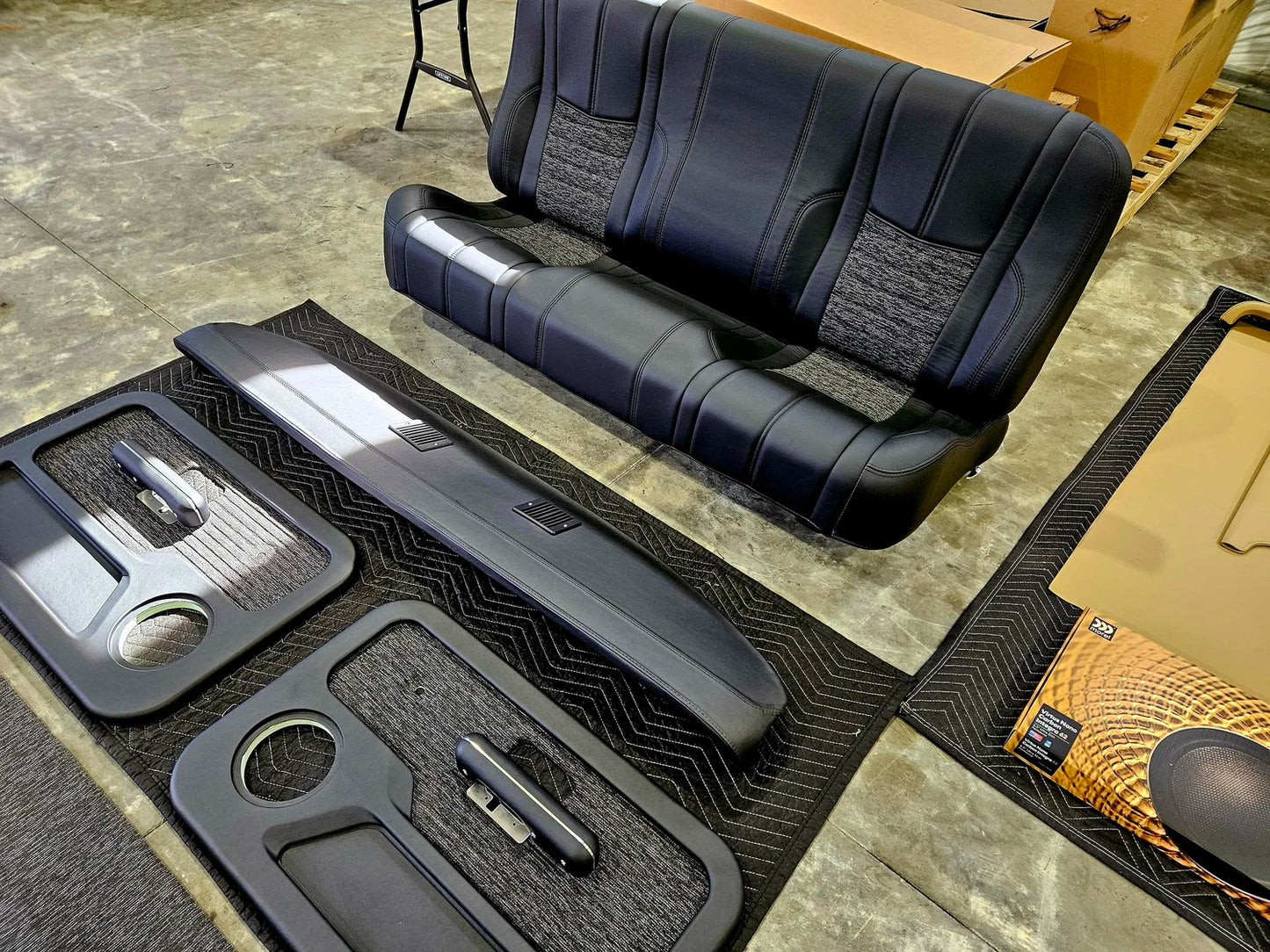 Signature '61-'79 F-series direct bolt in seat